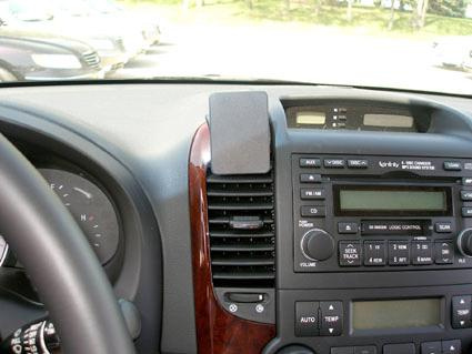 Kia Carnival 06-11, Wyśrodkowany