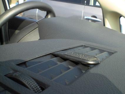 Nissan Tiida/Tiida Latio 07-11, Wyśrodkowany