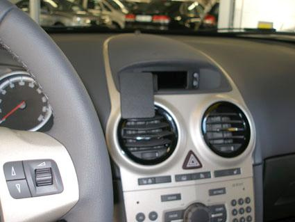 Opel Corsa 07-14, Wyśrodkowany