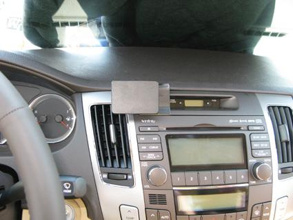 Hyundai Sonata 09-10, Na środku