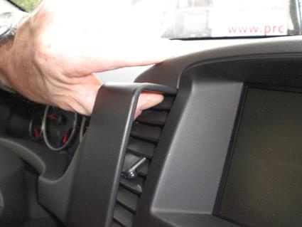 Nissan Pathfinder 10-12, Na środku