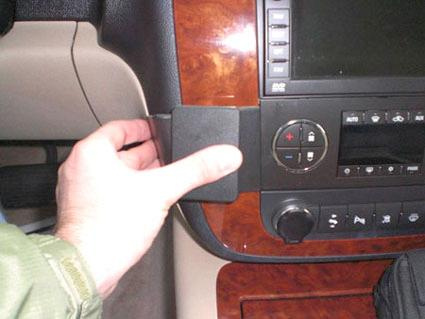 Chevrolet Avalanche 07-13, Na środku, Nisko
