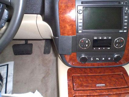 Chevrolet Avalanche 07-13, Na środku, Nisko