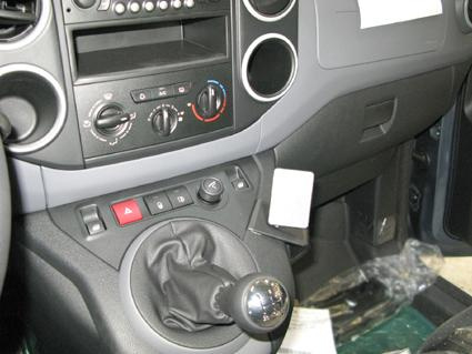 Citroen Berlingo Family 08-15, Pod kątem, Nisko, Manualna
