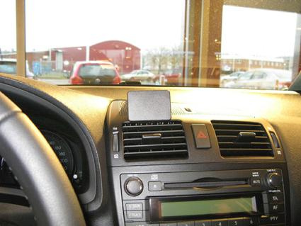 Toyota Avensis 09-15, Na środku