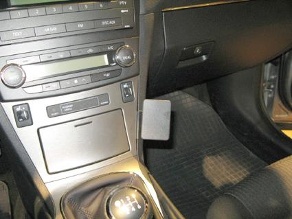 Toyota Avensis 09-15, Pod kątem