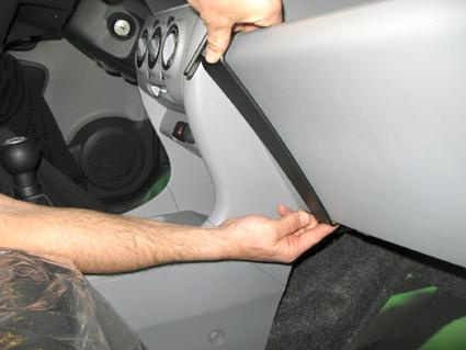 Nissan Pixo 09-15, pod kątem