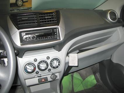 Nissan Pixo 09-15, pod kątem