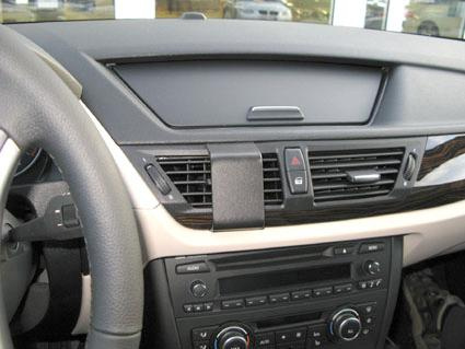 BMW X1 E84 10-15, Na środku