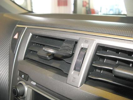 Subaru Trezia 11-14, wyśrodkowany