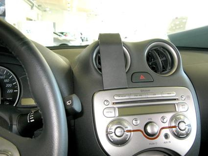 Nissan Micra 11-14, wyśrodkowany