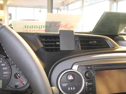 Toyota Yaris 12-14, Wyśrodkowany