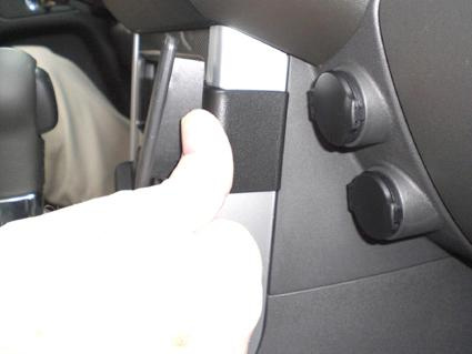 Nissan Pathfinder 10-12, Pod kątem, modele Base i S