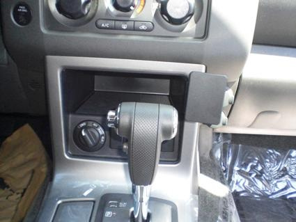 Nissan Pathfinder 10-12, Pod kątem, modele Base i S