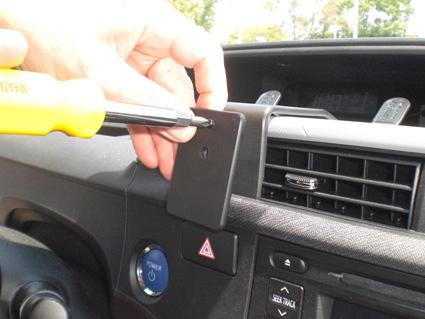 ProClip Uchwyt montażowy Toyota Prius c 12-15, Wyśrodkowany