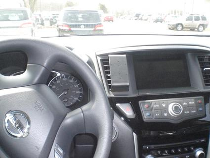 Nissan Pathfinder 13-15, wyśrodkowany