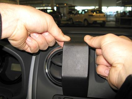 ProClip uchwyt montażowy Dacia Logan/Sandero 13-15, wyśrodkowany