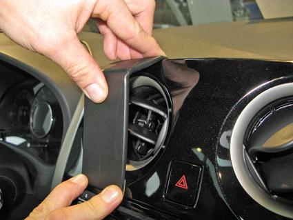 ProClip uchwyt montażowy Nissan Note 13-15, wyśrodkowany