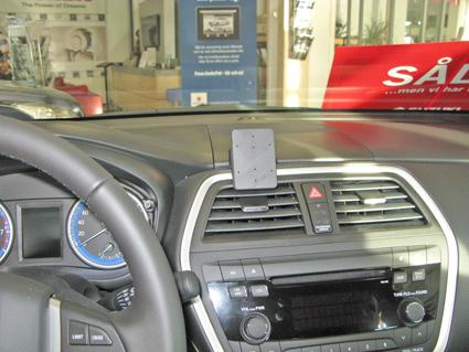 Suzuki SX4 S-Cross 14-15, wyśrodkowany