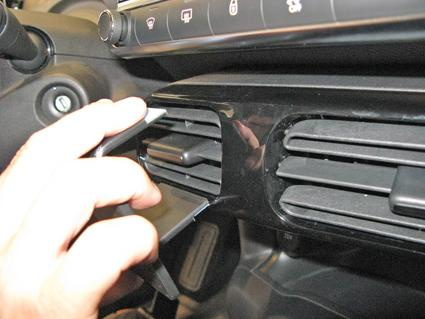 Citroen C4 Cacus 15-, Wyśrodkowany