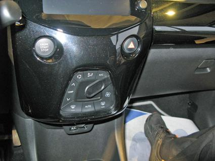 Toyota Aygo 14-15, Ukośny, Prawy