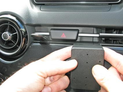 Brodit ProClip Uchwyty montażowe Mazda 2 15-15, Wyśrodkowany