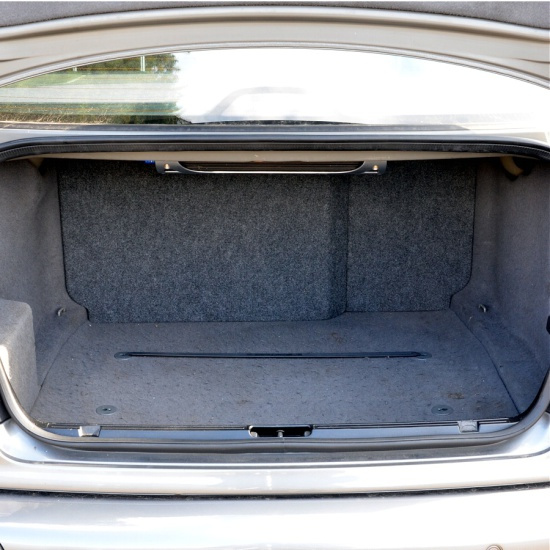 Pusta obudowa subwoofera BMW 5-serie E39 Sedan 94-04
