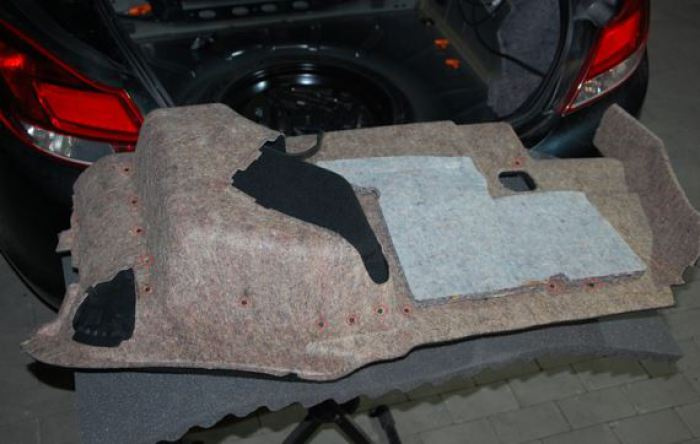 Pusta obudowa subwoofera Opel Insignia