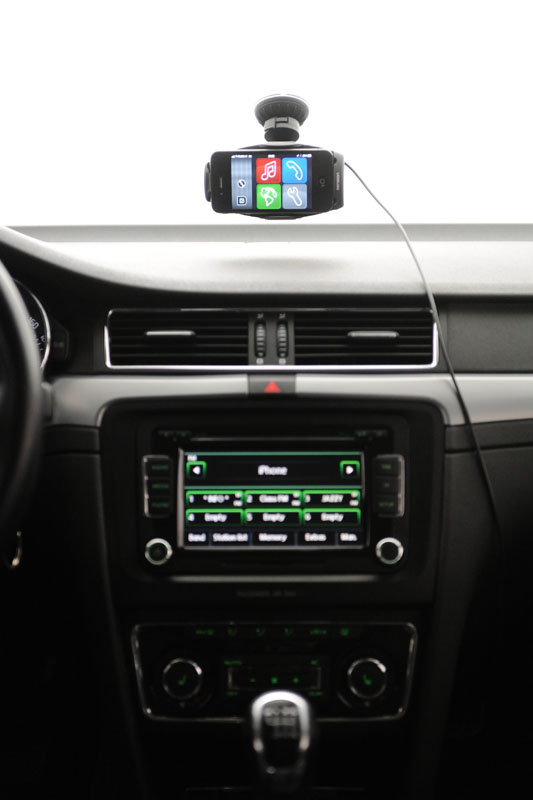 Dension IPH1CR0, dok iPhone