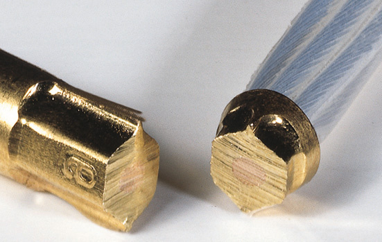 Qed Airloc Banan 4mm 1Czerwony 1Czarny
