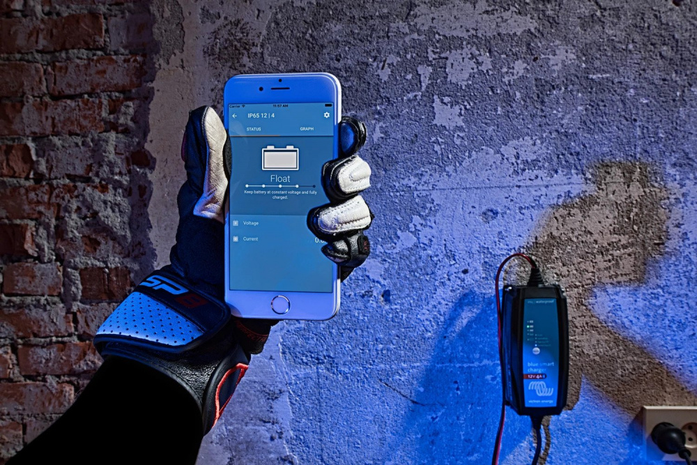 Ładowarka akumulatorów Victron Blue Smart IP65 13A, 24V
