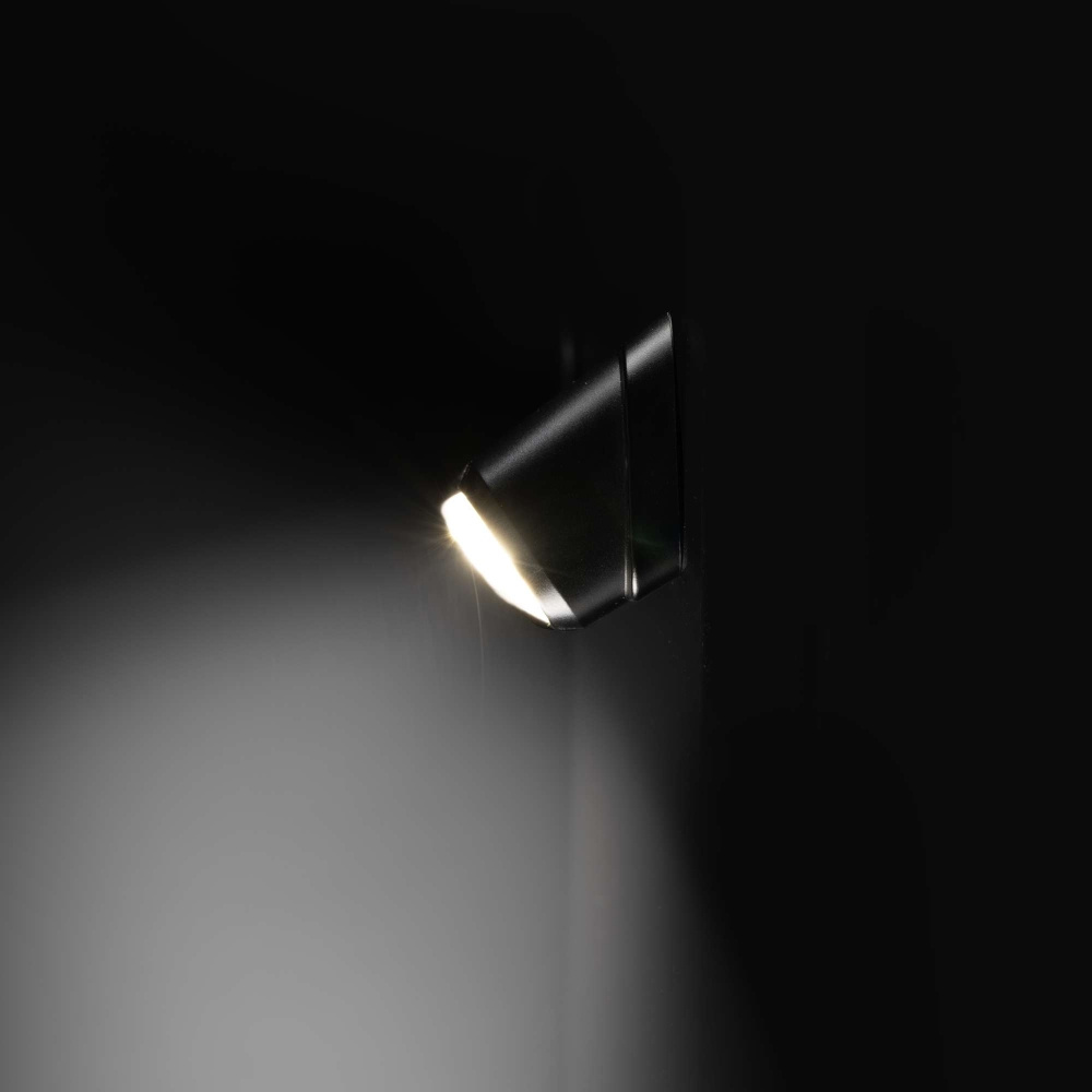 Strands NUUK E-Line lampa sceniczna 80W