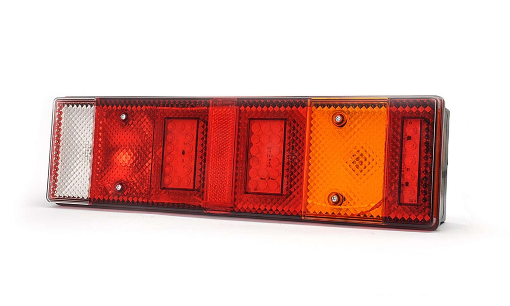Strands tylna lampa 5-komorowa, uniwersalna, hybrydowa.